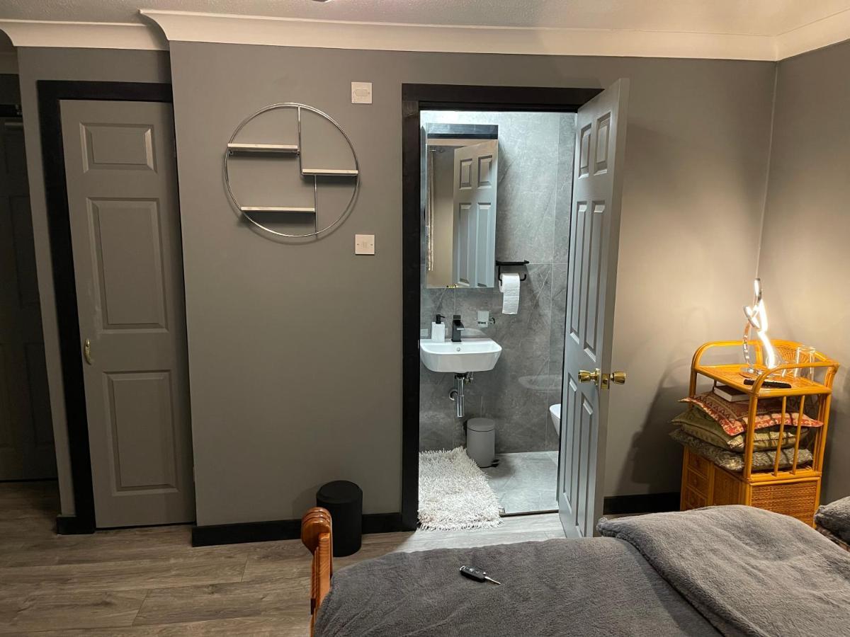 Da Vinci Guest House & Guest Parking, A Real Gem Crawley  Extérieur photo