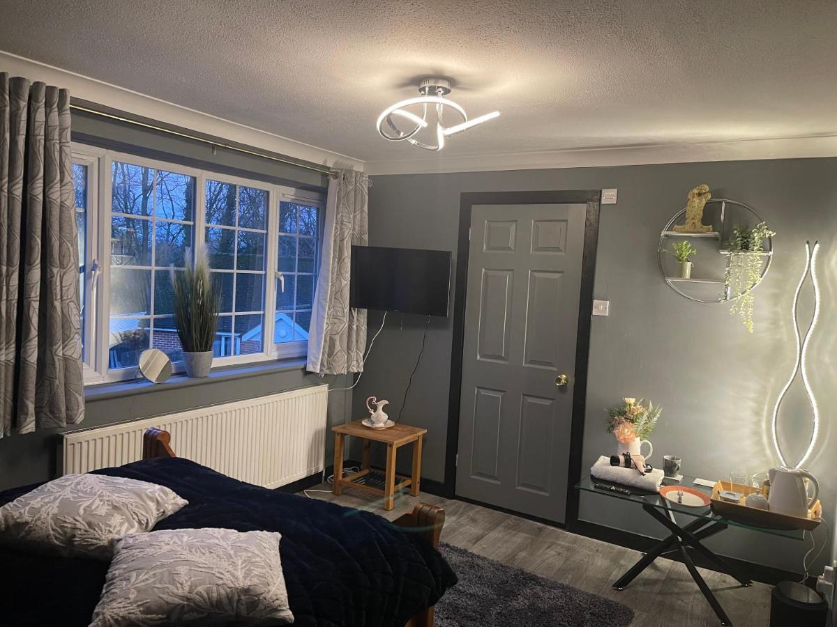 Da Vinci Guest House & Guest Parking, A Real Gem Crawley  Extérieur photo