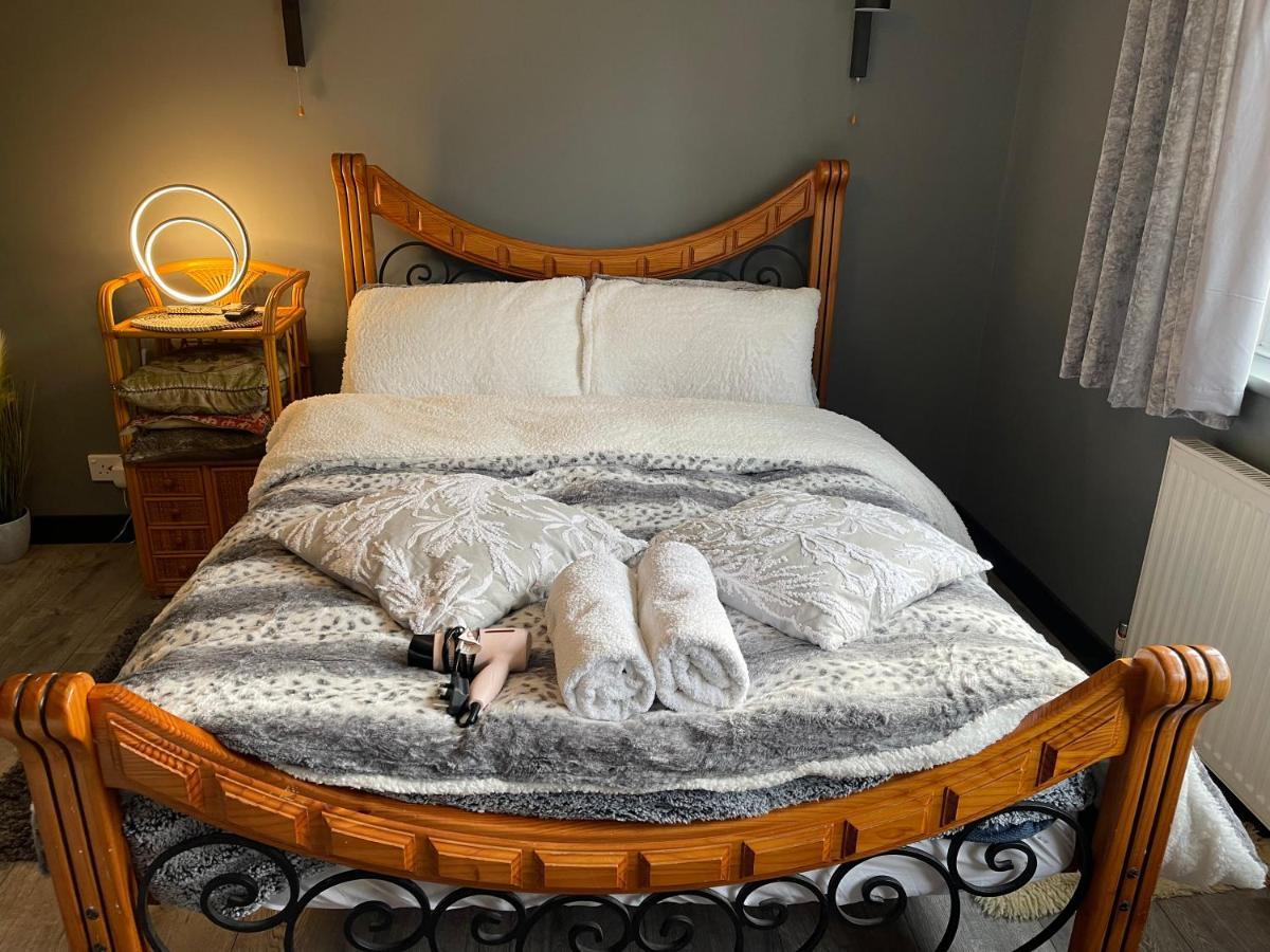 Da Vinci Guest House & Guest Parking, A Real Gem Crawley  Extérieur photo