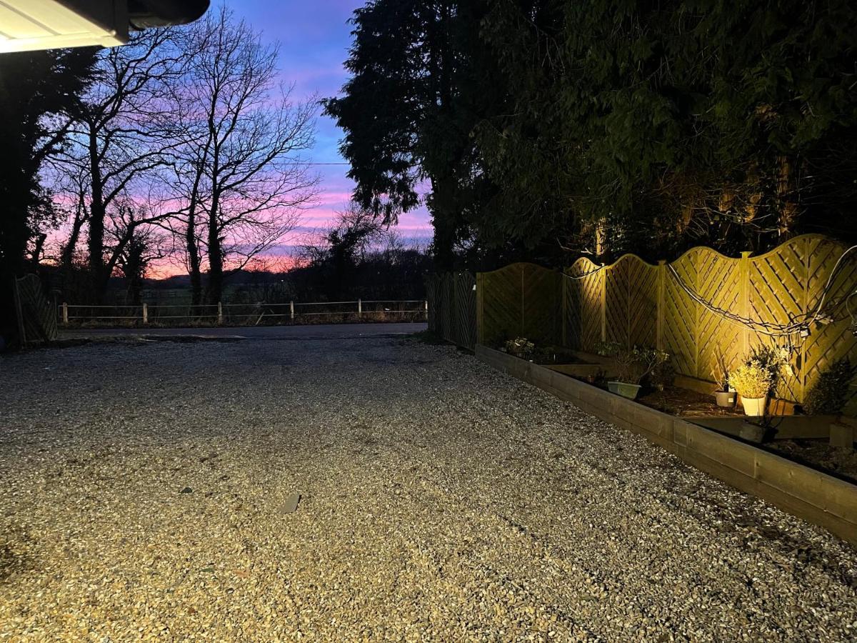 Da Vinci Guest House & Guest Parking, A Real Gem Crawley  Extérieur photo