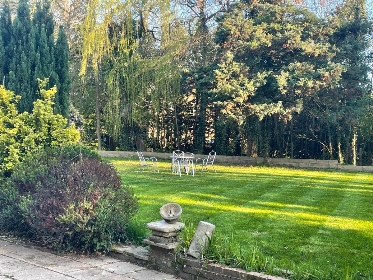 Da Vinci Guest House & Guest Parking, A Real Gem Crawley  Extérieur photo
