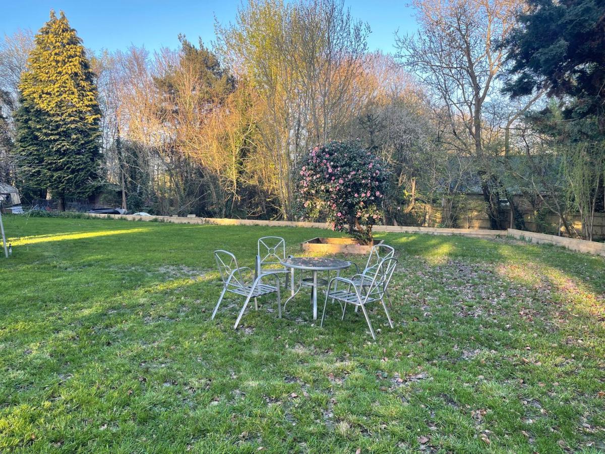 Da Vinci Guest House & Guest Parking, A Real Gem Crawley  Extérieur photo