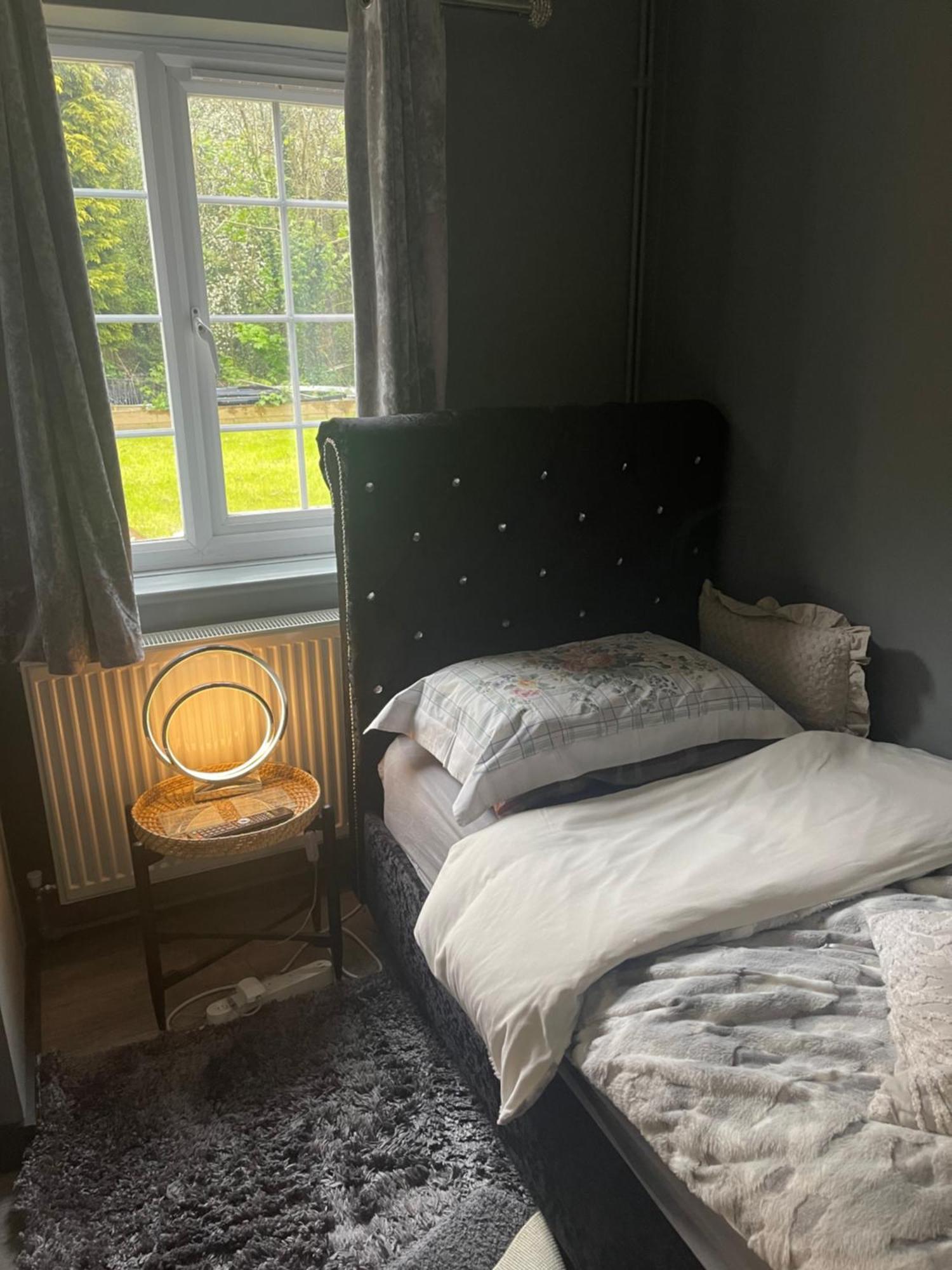 Da Vinci Guest House & Guest Parking, A Real Gem Crawley  Extérieur photo