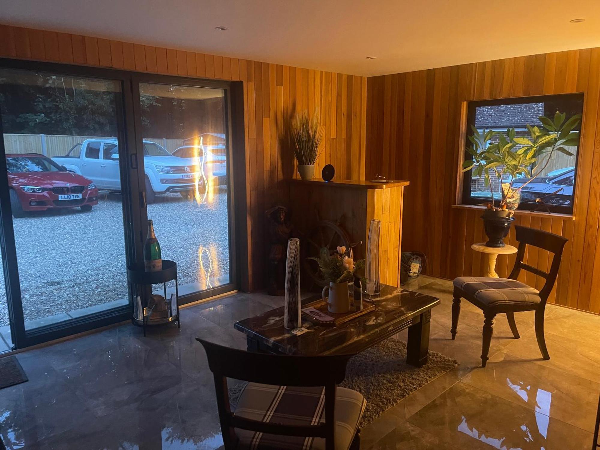 Da Vinci Guest House & Guest Parking, A Real Gem Crawley  Extérieur photo
