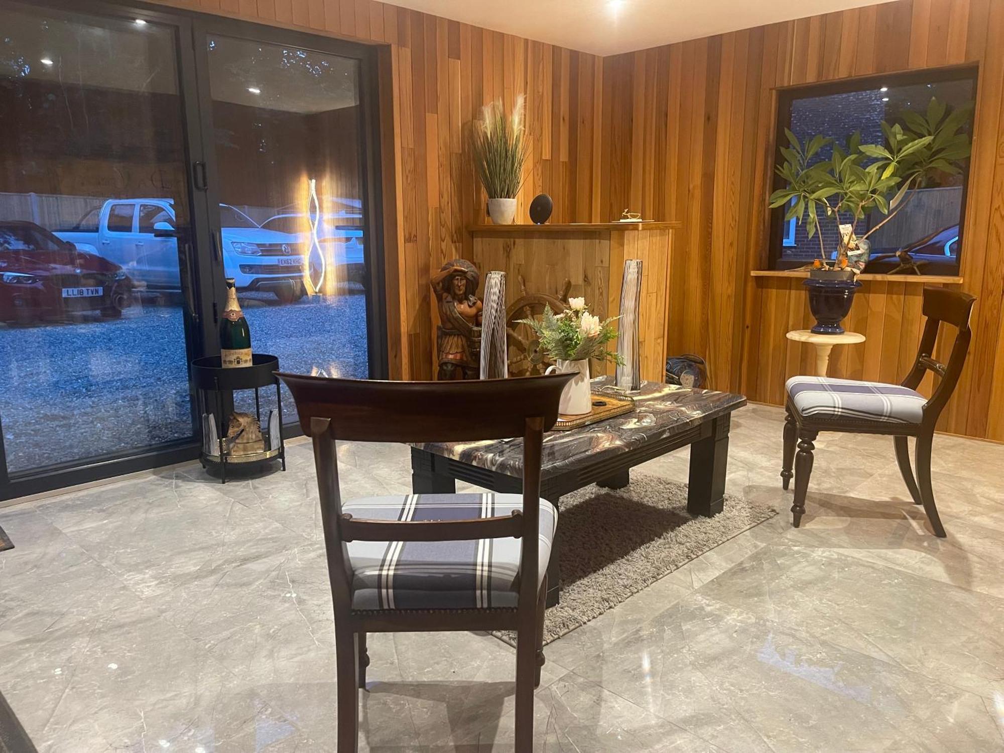 Da Vinci Guest House & Guest Parking, A Real Gem Crawley  Extérieur photo